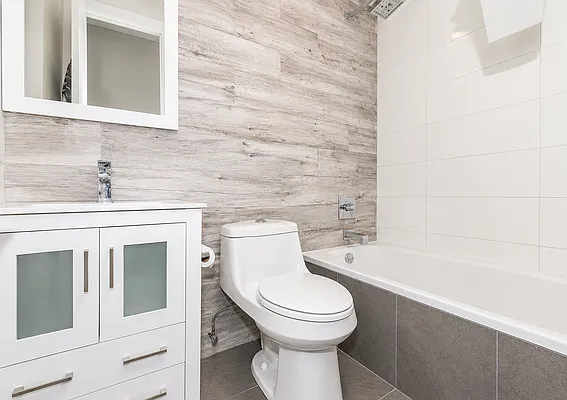 Bathroom, photo 1