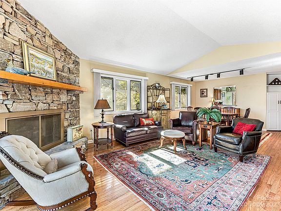 5th image of 3000 Golfside Ln