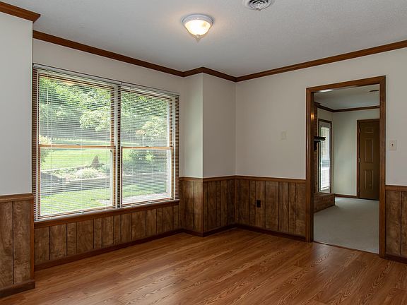 5th image of 328 Woodland Trace Dr