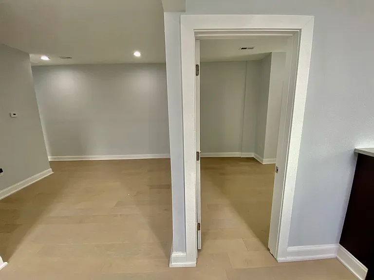 1247 Snyder Ave #3 — Photo 31
