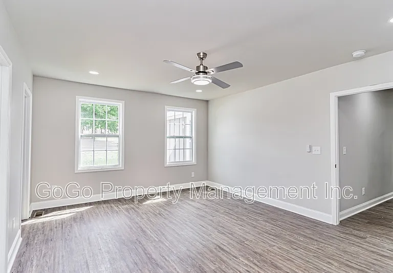 115 Sterling St — Photo 13