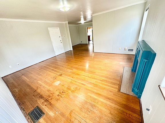5th image of 1676 Westwood Ave #2
