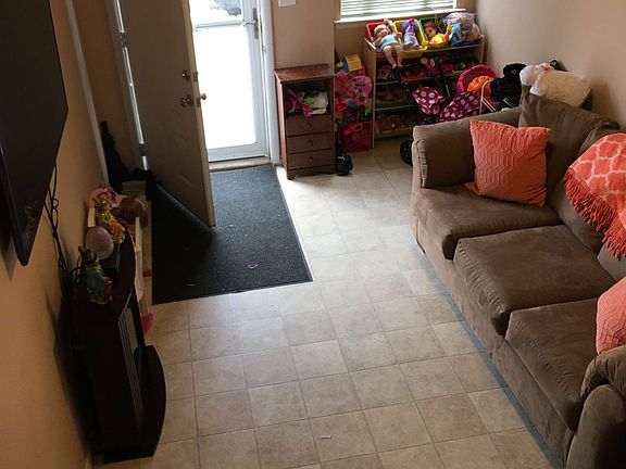 4th image of 18 Elk Ct