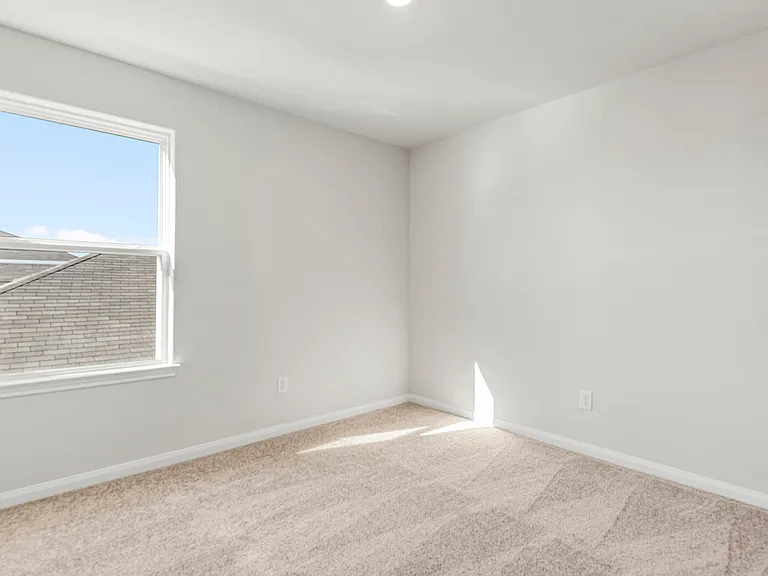 Secondary bedroom.
