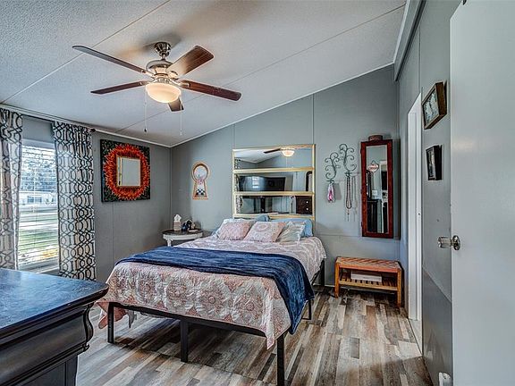 4th image of 12339 Parkwood St