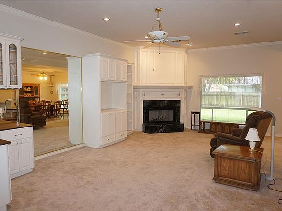 3rd image of 347 San Saba St