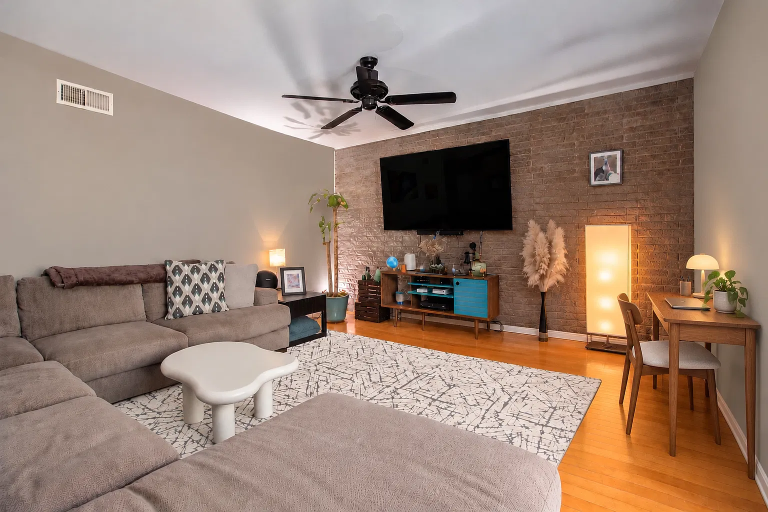 1 bed, 776 sqft, $1,850 — Photo 2