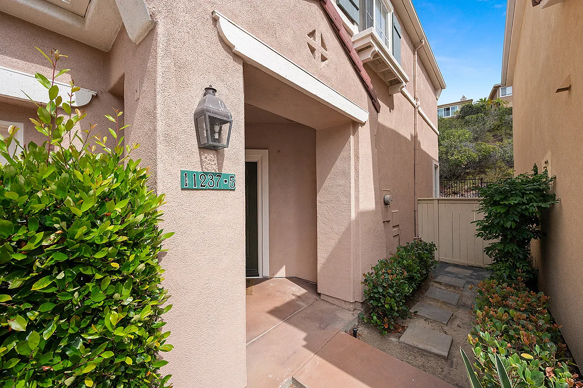 3 bed, 2.5 bath, 1628 sqft, $5,250 — Photo 4