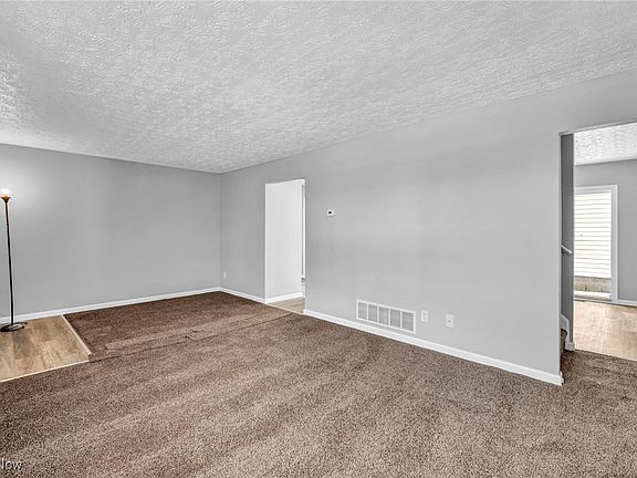 4th image of 349 S Liberty Ave