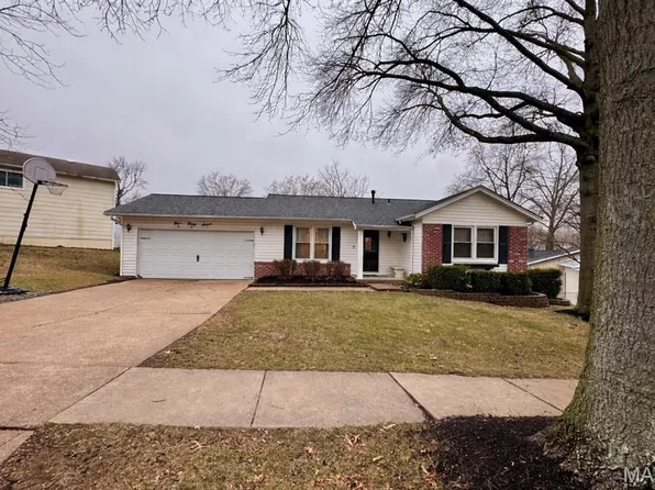 947 Bellestri Dr, Ballwin, MO 63021