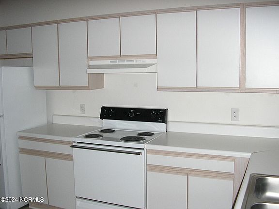 3rd image of 1806 Summerhaven Drive #A