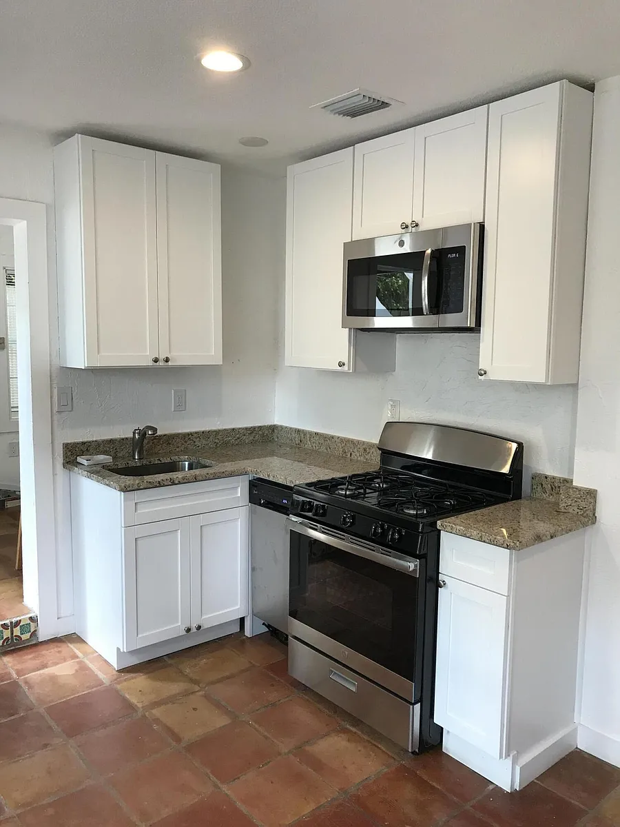 Building Photo - 521 Kanuga Dr #4