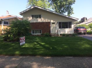 709 N Prospect Manor Ave, Mount Prospect, IL 60056