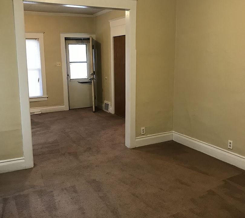 2nd image of 2121 Bakewell St
