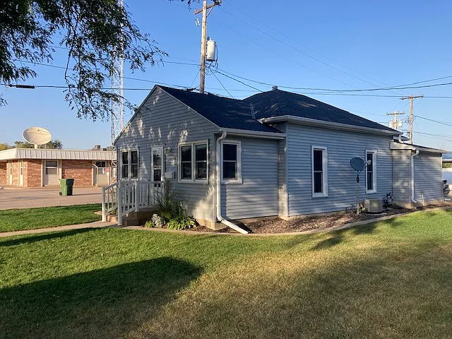 2409 D Ave — Photo 2