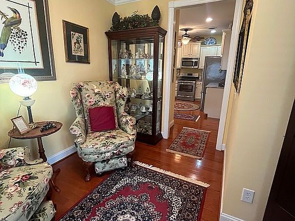 4th image of 11546 Meadowood Dr