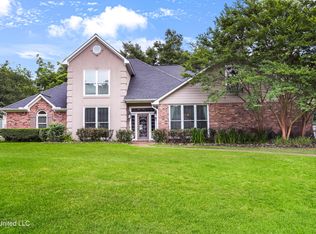 106 Covington Ct, Ridgeland, MS 39157