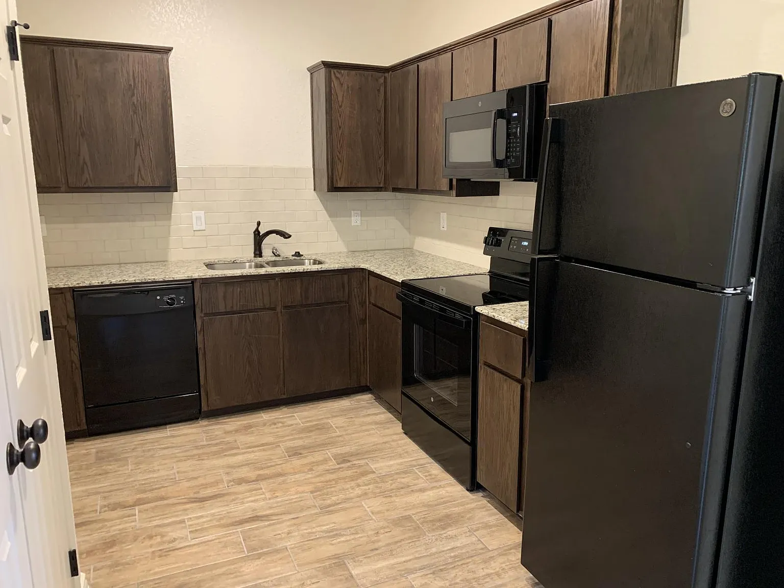 3 bed, 1300 sqft, $1,349 — Photo 3