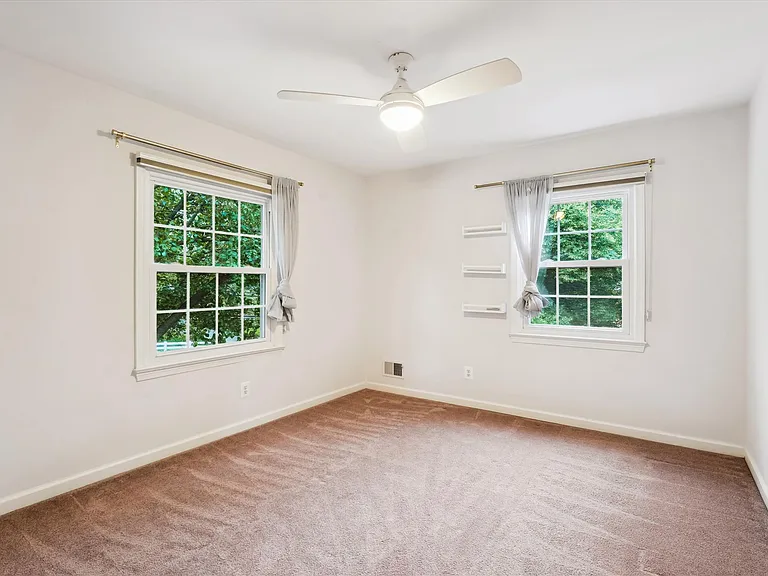 2248 Military Rd — Photo 12