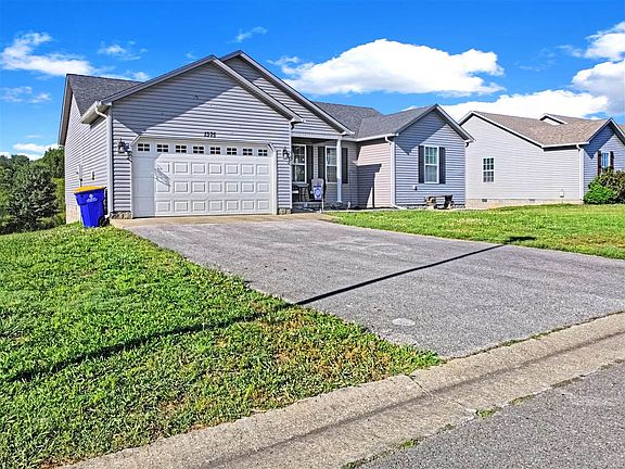 4th image of 1375 Winnipeg Way