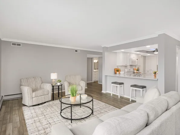 8441 Irwin Rd APT 103, Bloomington, MN 55437