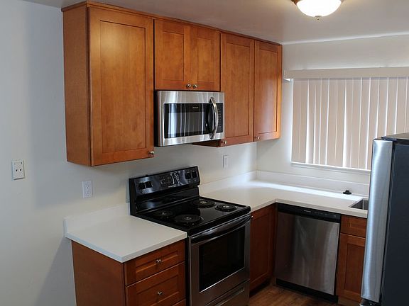 3rd image of 573 Commercial Ave #1