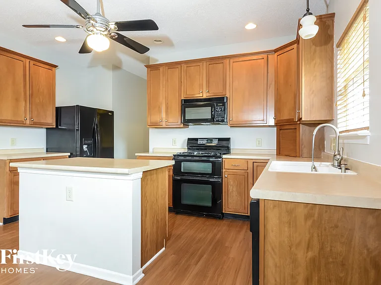10735 Cyrus Dr — Photo 8