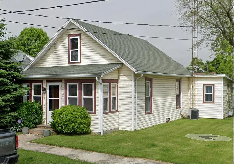 215 Walnut St photo 1