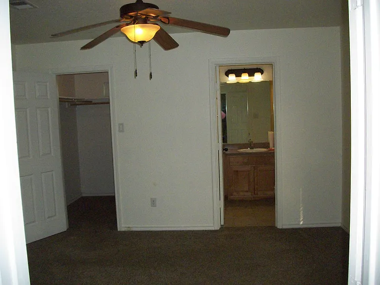 715A N Pecan St — Photo 21