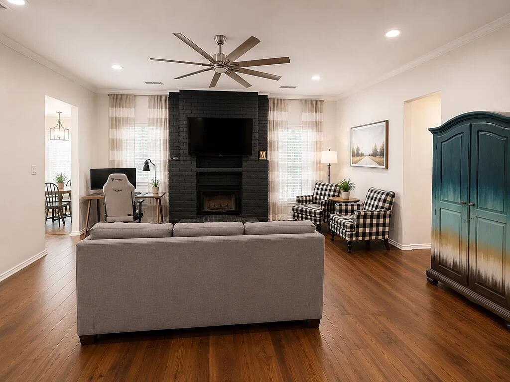 3 bed, 2.0 bath, 1841 sqft, $3,000 — Photo 4