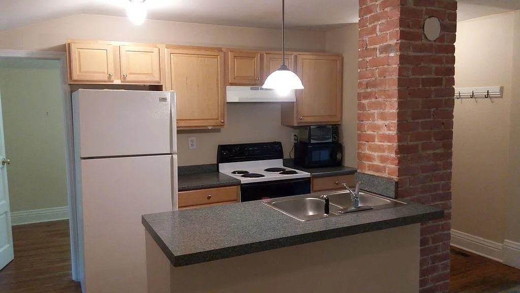 4 bed, 1.5 bath, 1050 sqft, $1,500 — Photo 1