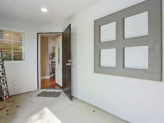 4th image of 1123 Park Terrace Dr