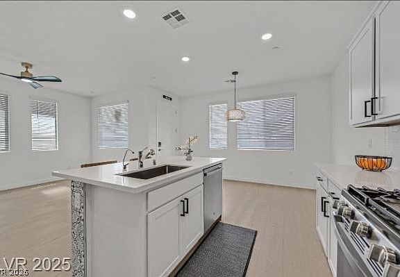 4th image of 33 Newport Edge Pl