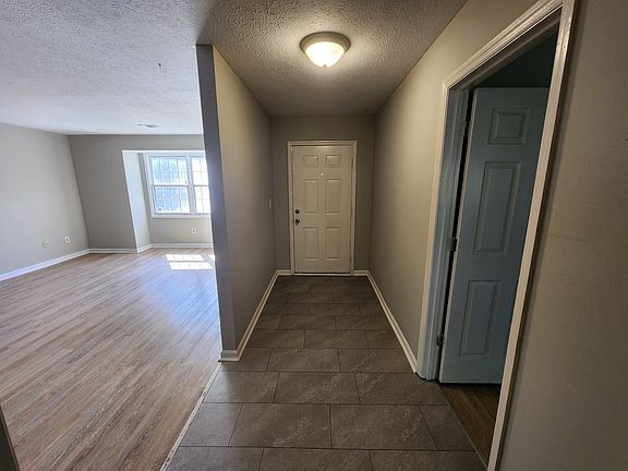 3rd image of 424 Harrodsburg Ln #11057853