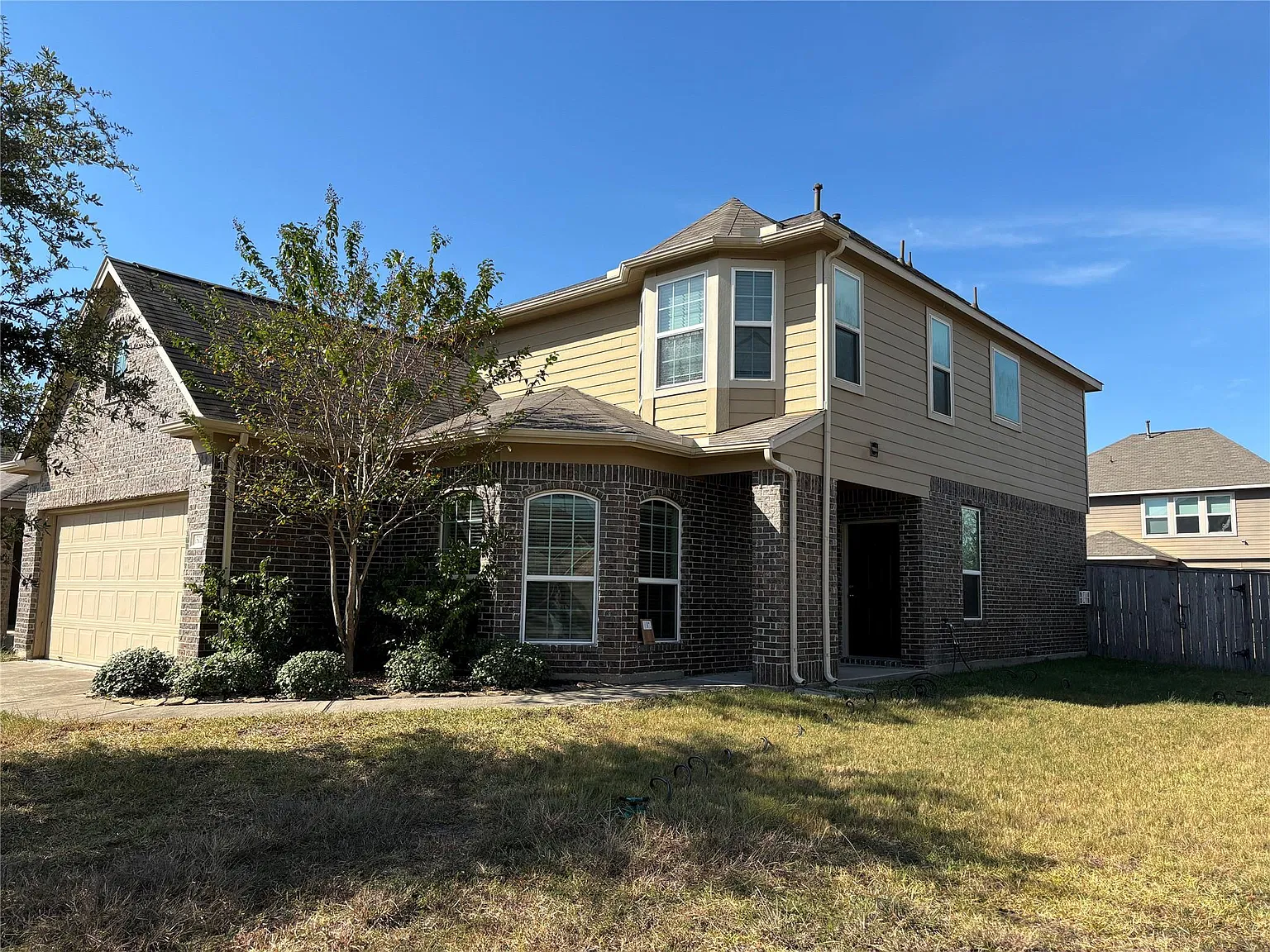 4 bed, 3.0 bath, 2248 sqft, $2,450 — Photo 2