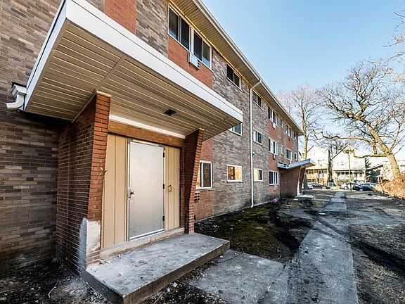3rd image of 6921 S Cornell Ave #6925-1