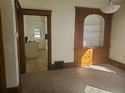 383 Maple Ave — Photo 5