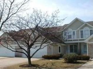 848 Stonebridge Ln, Crystal Lake, IL 60014