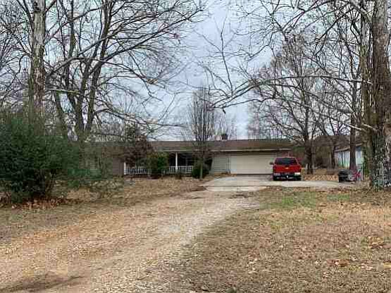 2nd image of 15226 York Ln