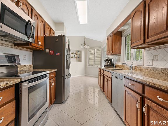 4th image of 14 L Hermitage Drive #14