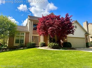 737 Woodfield Way, Rochester Hills, MI 48307