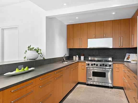 3rd image of 52 Thomas St Penthouse C