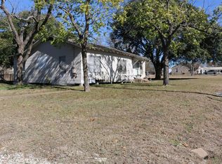 108 W Park St, Madisonville, TX 77864