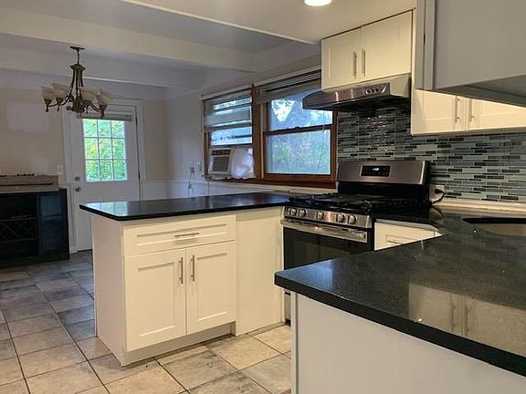 5th image of 12 Badger Ln