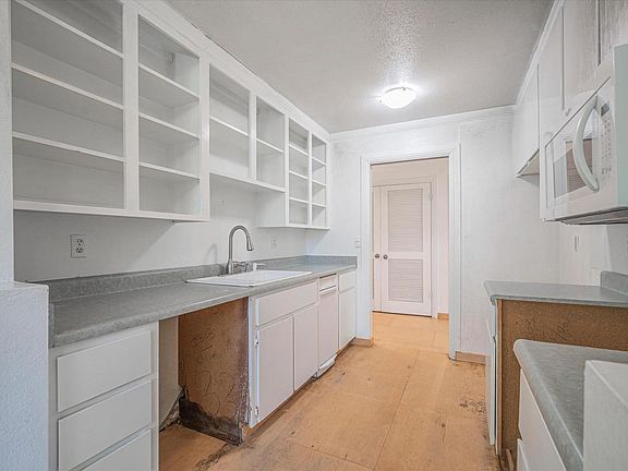 5th image of 544 Fieldcrest Drive