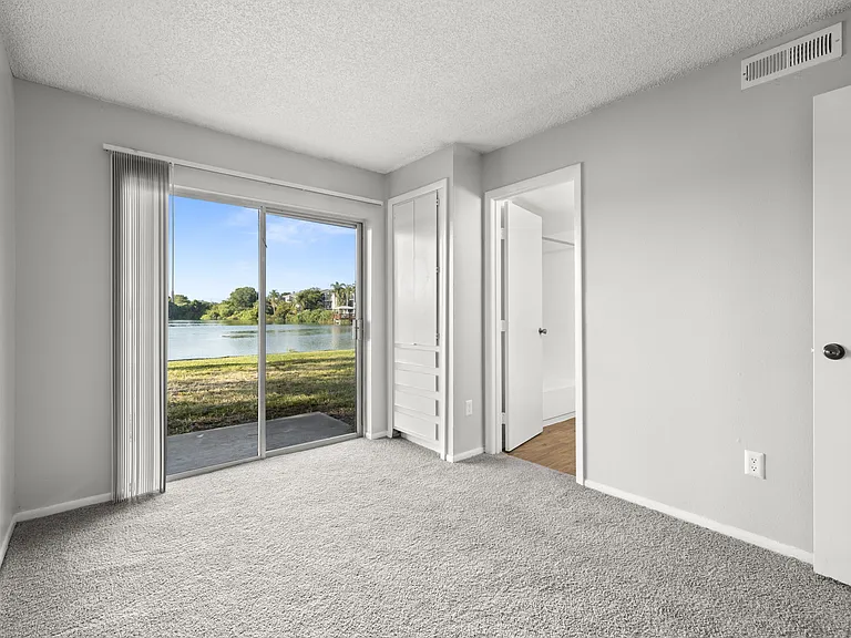 Lakes at Largo Apartments — Photo 5
