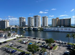 1000 Parkview Dr APT 902, Hallandale, FL 33009