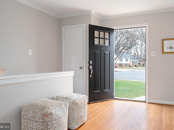 3rd image of 8404 Crowley Pl