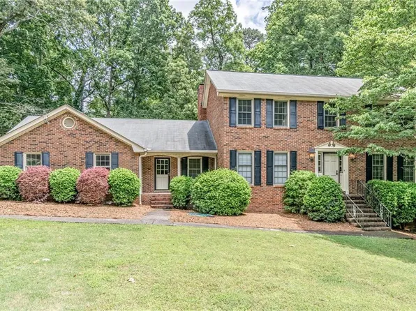2068 Harbour Oaks Dr, Snellville, GA 30078