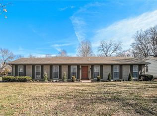 10011 Delmar Ln, Overland Park, KS 66207